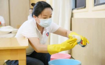 新中班保育员工作计划8篇
