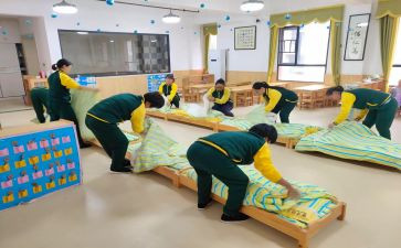 小班保育员工作心得体会8篇