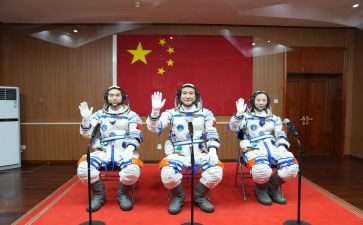 女航天员事迹7篇