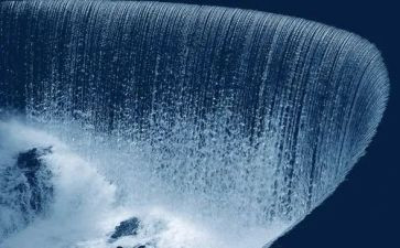 大瀑布的葬礼读后感5篇